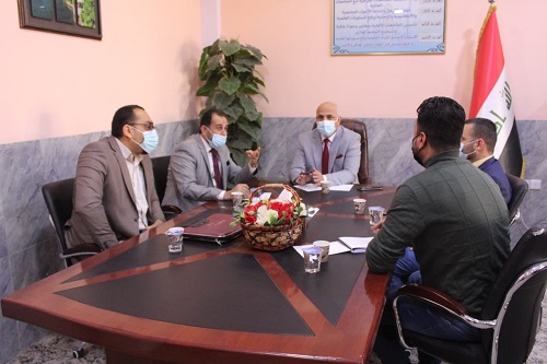 The scientific assistant holds a meeting with the administration of the Continuing Education Center